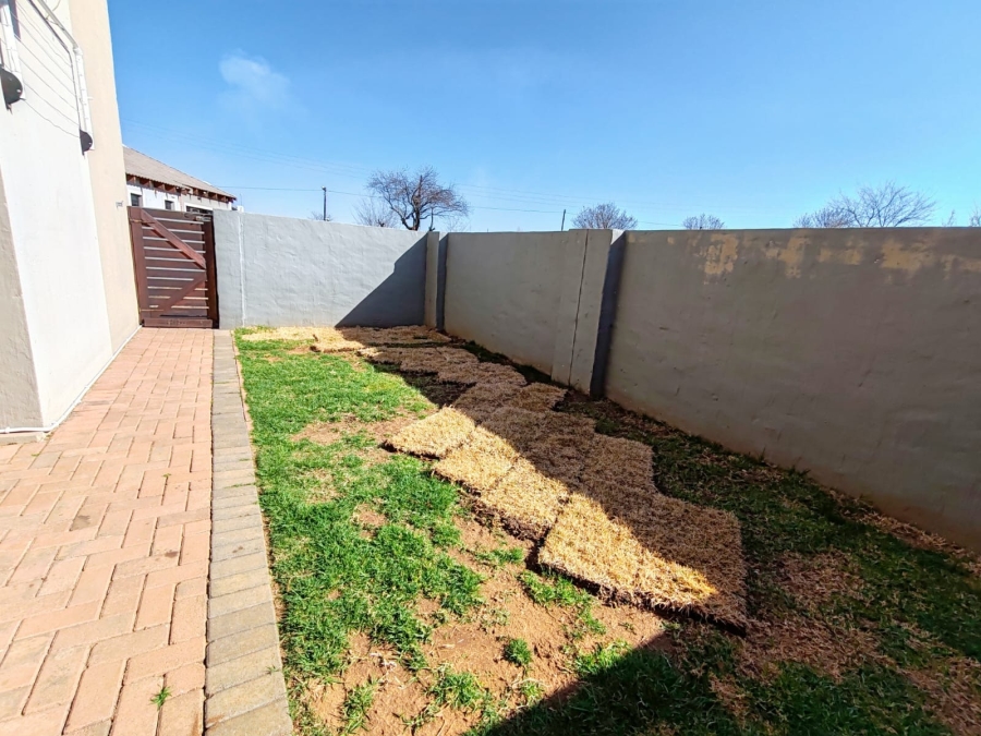 2 Bedroom Property for Sale in Grimbeeck Park North West